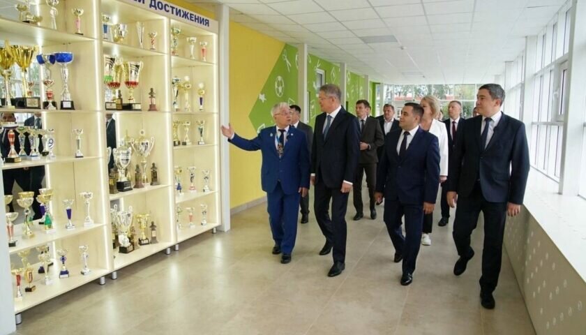 Глава Республики Башкортостан Радий Хабиров посетил Ассоциированную школу Союза машиностроителей России, гимназию № 3 в Стерлитамаке